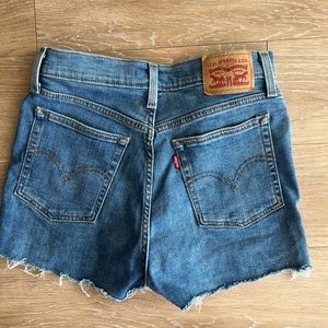 High rise Levi Jean shorts